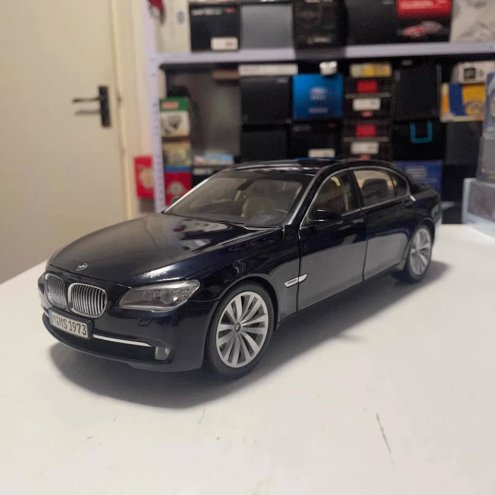 [Kyosho] 1:18 BMW 2008 F02 750Li Black Model Car Die-Cast