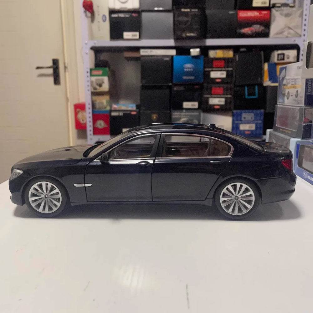 [Kyosho] 1:18 BMW 2008 F02 750Li Black Model Car Die-Cast