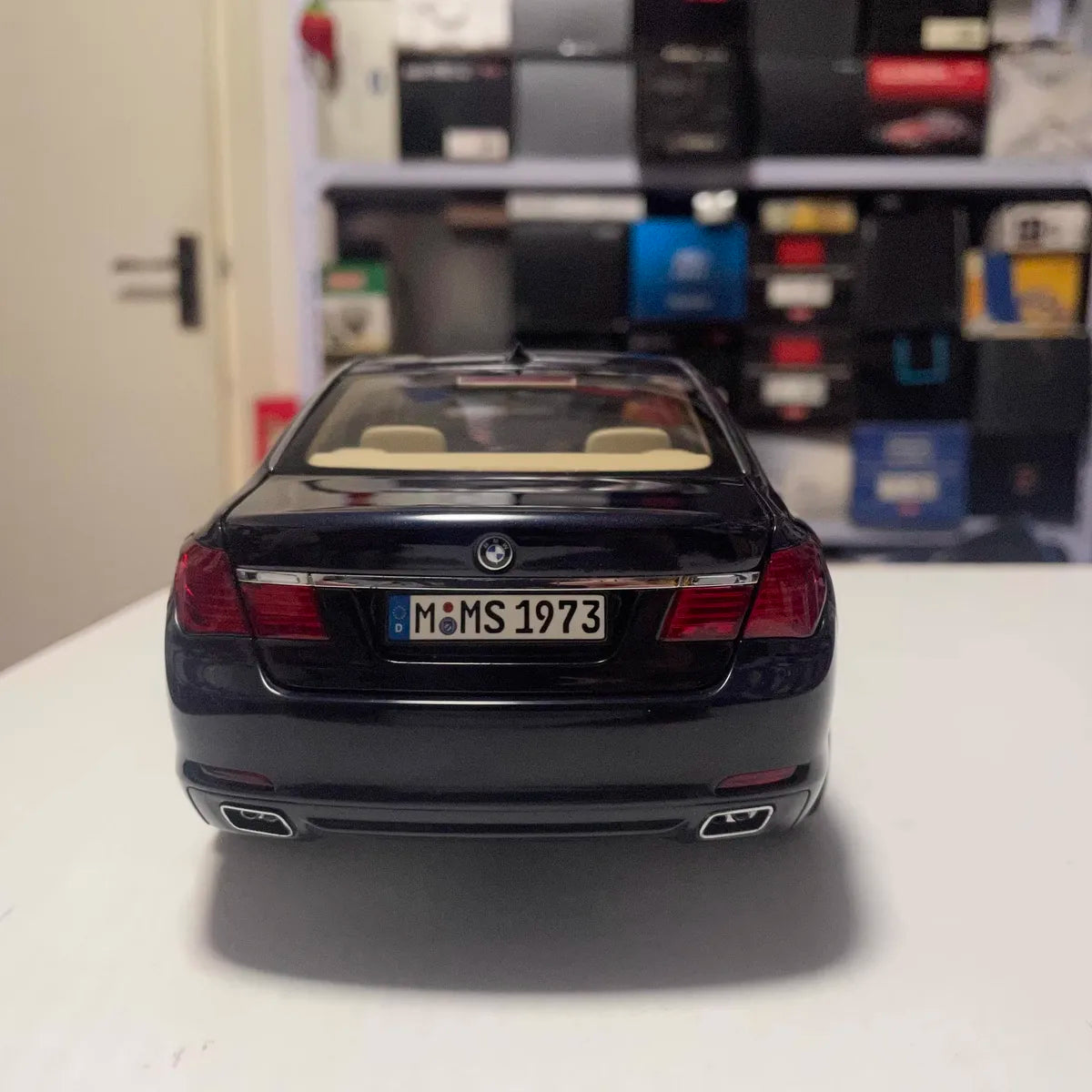 [Kyosho] 1:18 BMW 2008 F02 750Li Black Model Car Die-Cast