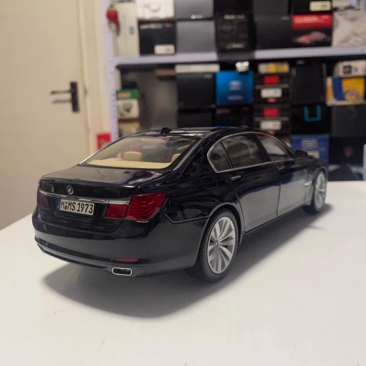 [Kyosho] 1:18 BMW 2008 F02 750Li Black Model Car Die-Cast