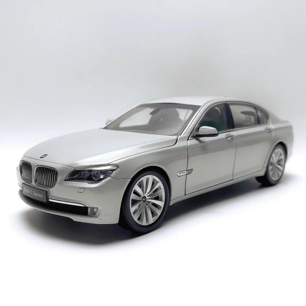 [Kyosho] 1:18 BMW 2008 F02 750Li argent voiture miniature Die-Cast