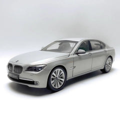 [Kyosho] 1:18 BMW 2008 F02 750Li argent voiture miniature Die-Cast