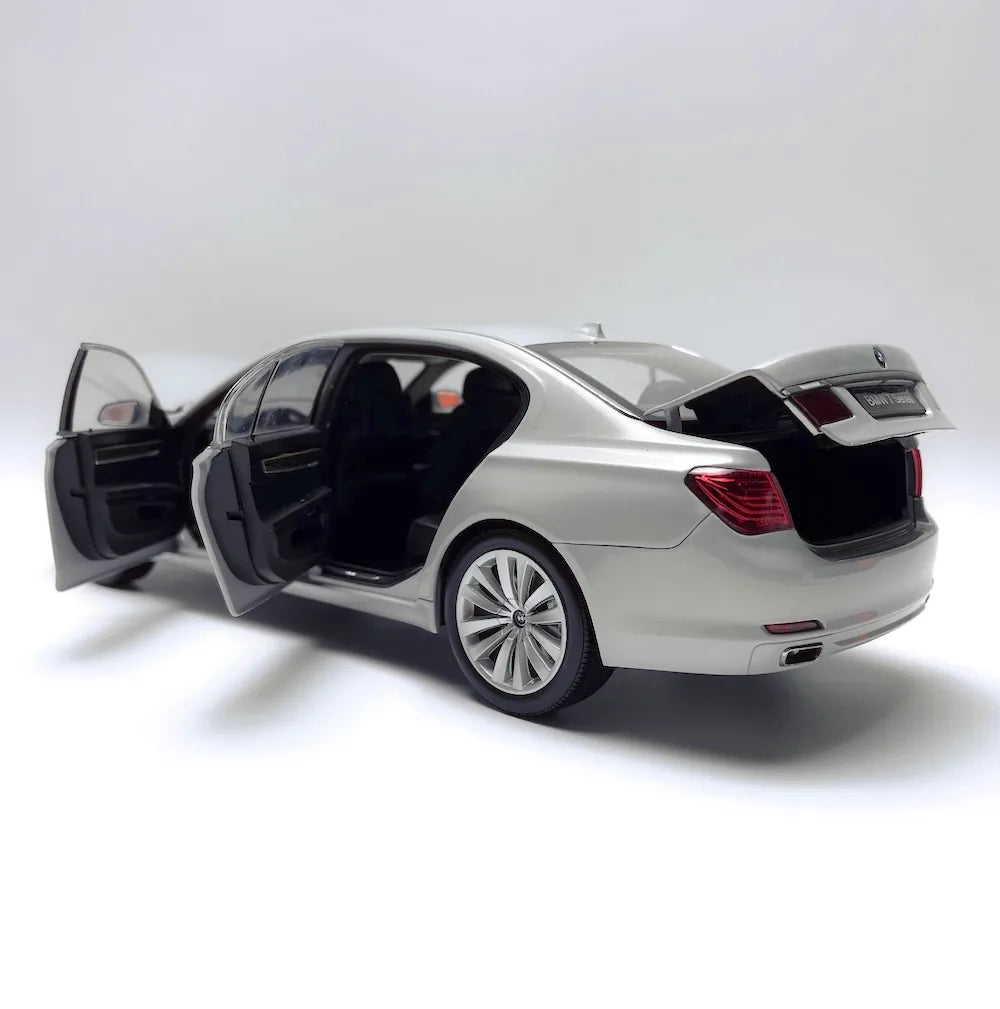[Kyosho] 1:18 BMW 2008 F02 750Li argent voiture miniature Die-Cast