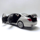 [Kyosho] 1:18 BMW 2008 F02 750Li argent voiture miniature Die-Cast