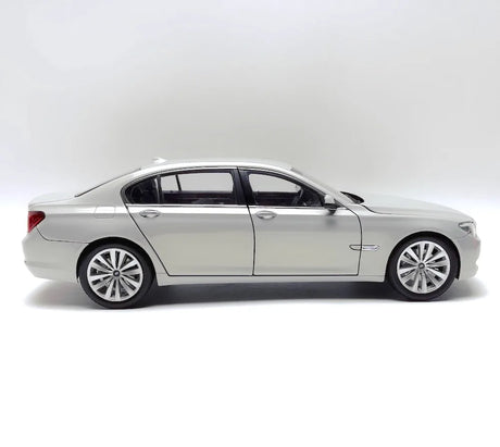 [Kyosho] 1:18 BMW 2008 F02 750Li Silver Model Car Die-Cast