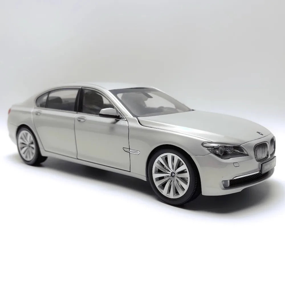[Kyosho] 1:18 BMW 2008 F02 750Li argent voiture miniature Die-Cast