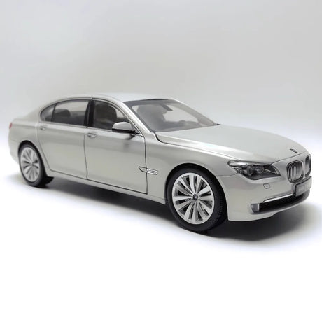 [Kyosho] 1:18 BMW 2008 F02 750Li Silver Model Car Die-Cast