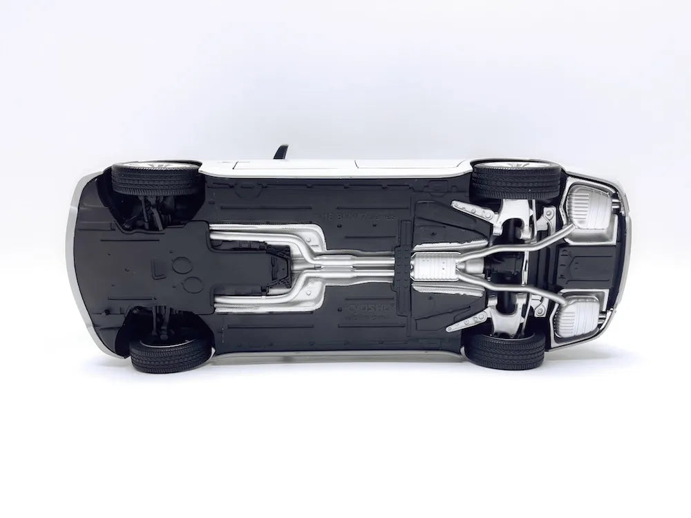 [Kyosho] 1:18 BMW 2008 F02 750Li argent voiture miniature Die-Cast