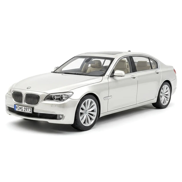 [Kyosho] 1:18 BMW 2008 F02 750Li White Model Car Die-Cast