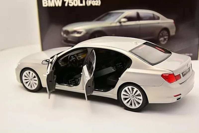 [Kyosho] 1:18 BMW 2008 F02 750Li White Model Car Die-Cast