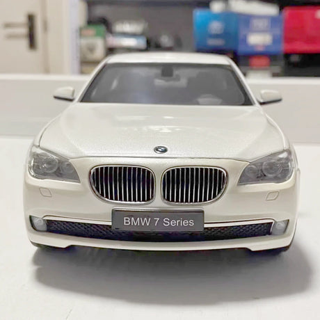 [Kyosho] 1:18 BMW 2010 F02 760Li blanc voiture miniature Die-Cast