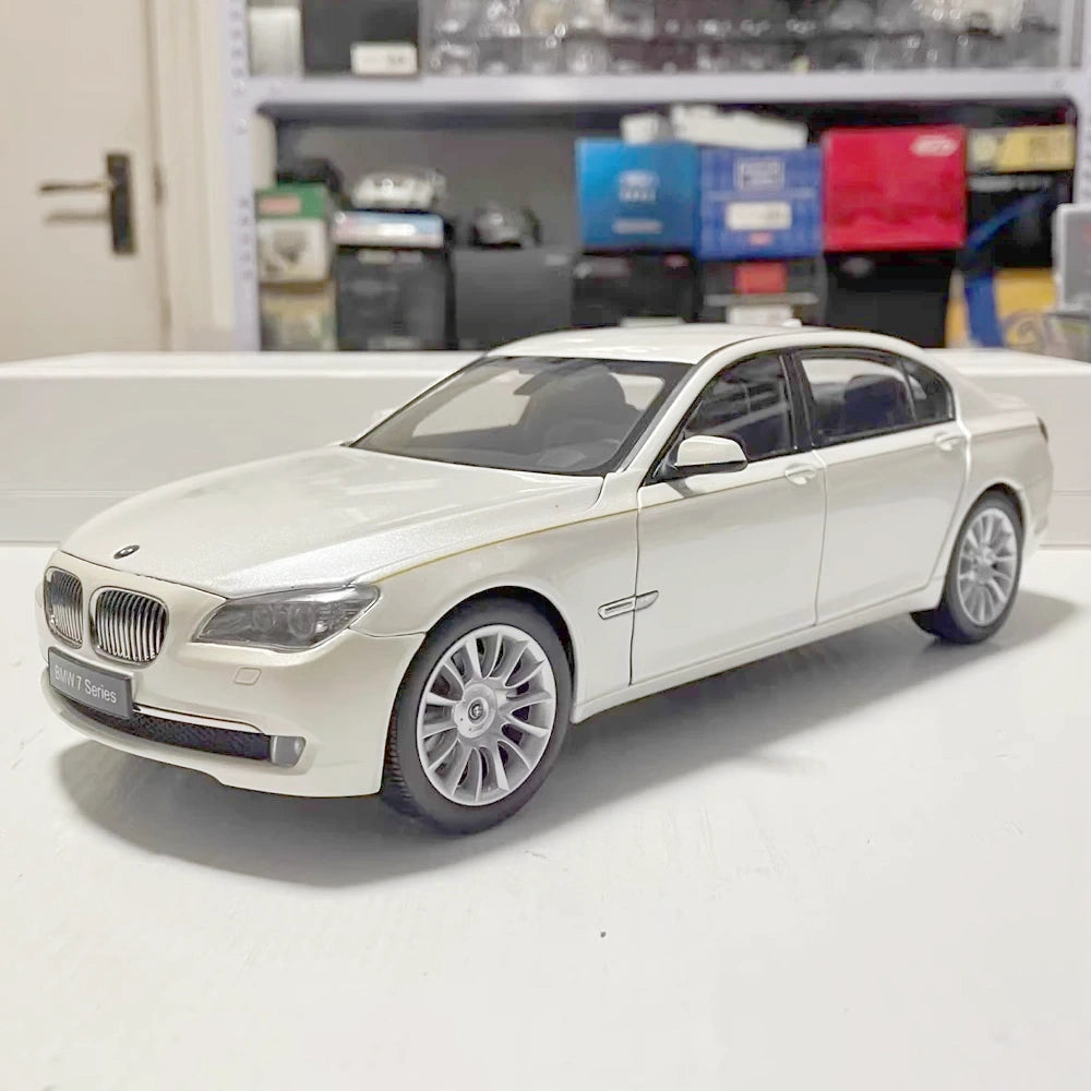 [Kyosho] 1:18 BMW 2010 F02 760Li White Model Car Die-Cast