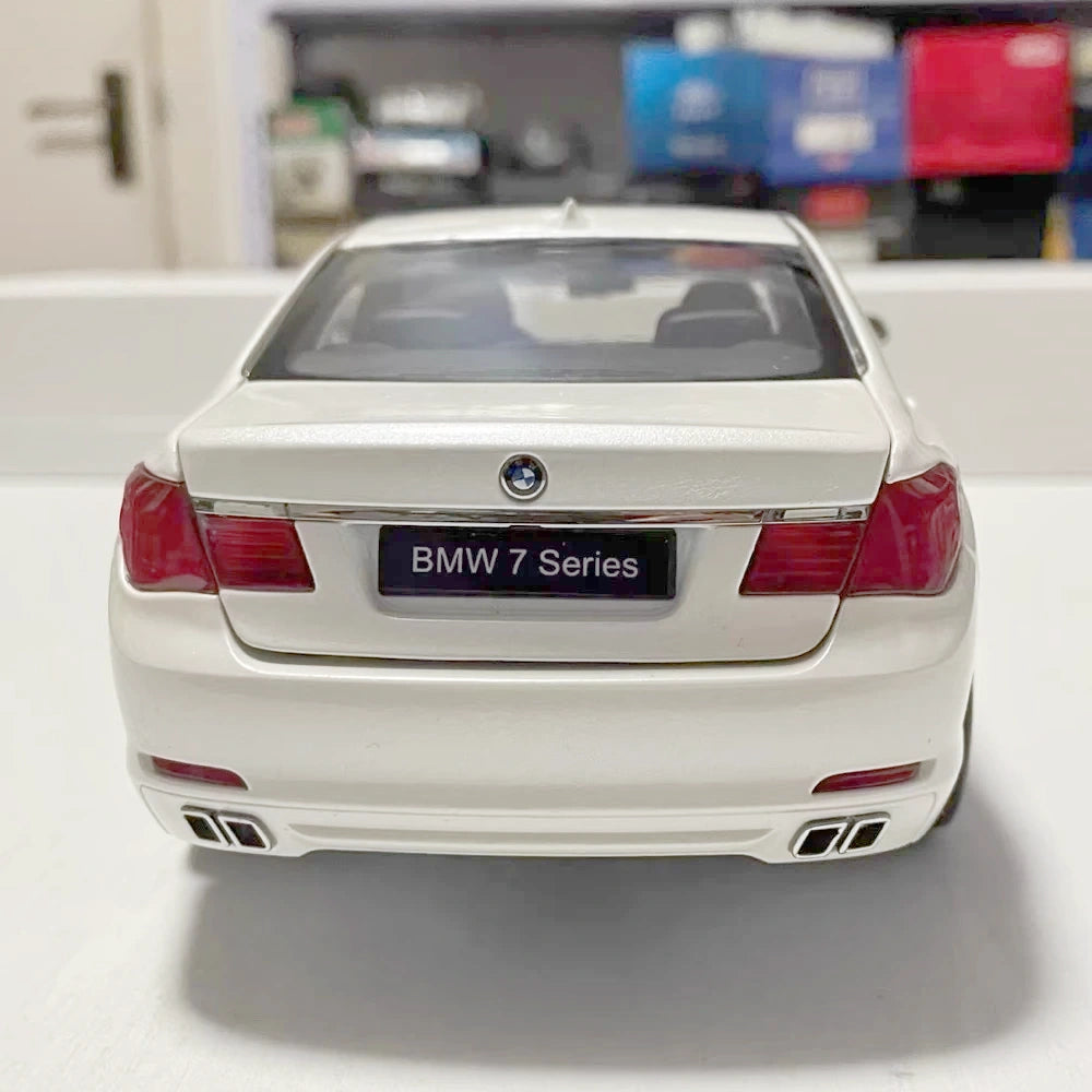 [Kyosho] 1:18 BMW 2010 F02 760Li White Model Car Die-Cast