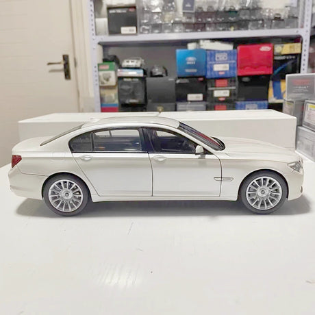[Kyosho] 1:18 BMW 2010 F02 760Li blanc voiture miniature Die-Cast