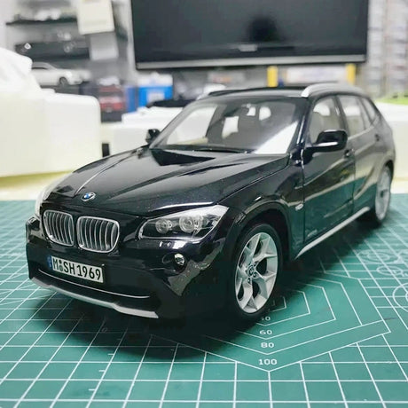 [Kyosho] 1:18 BMW 2012 E84 X1 xDrive28i noir voiture miniature Die-Cast