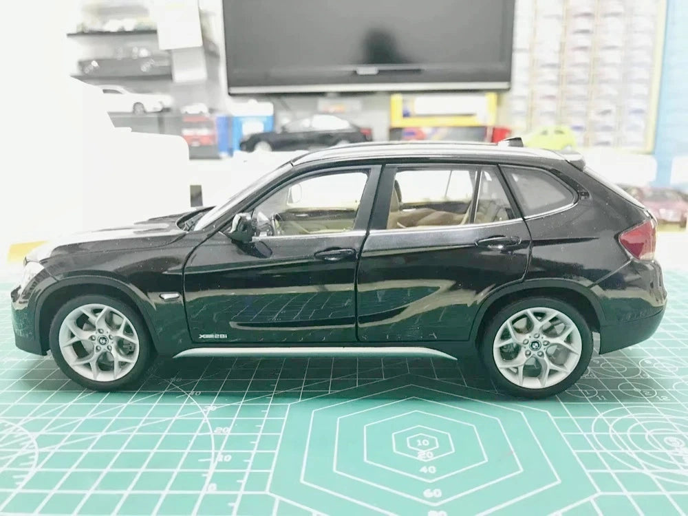 [Kyosho] 1:18 BMW 2012 E84 X1 xDrive28i Black Model Car Die-Cast