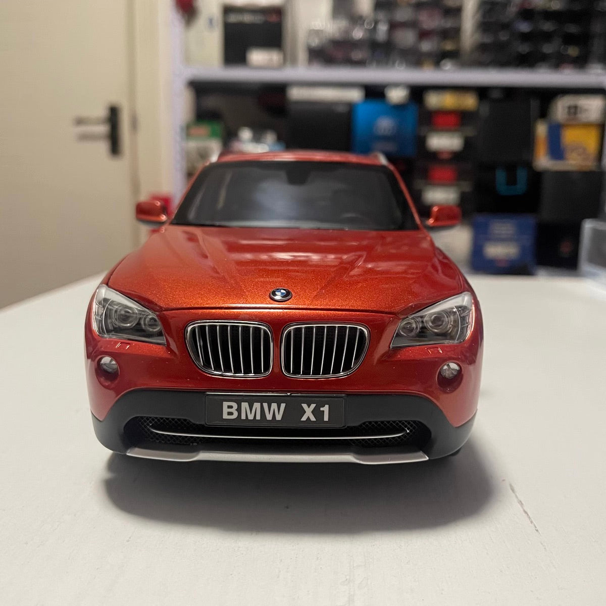 [Kyosho] 1:18 BMW 2012 E84 X1 xDrive28i Orange Model Car Die-Cast
