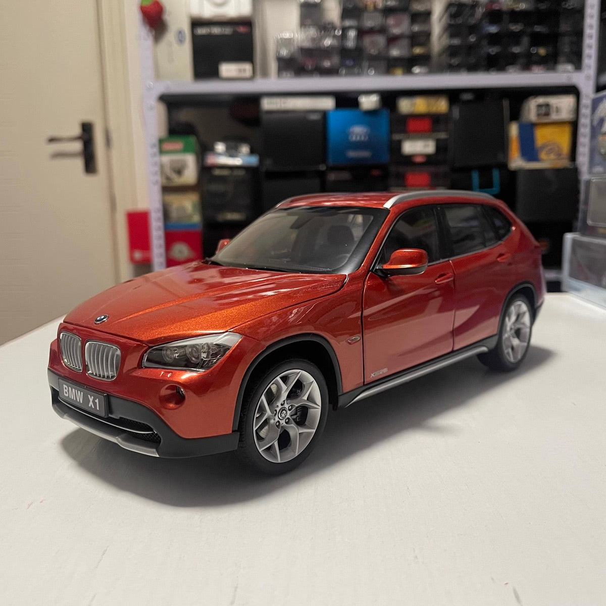 [Kyosho] 1:18 BMW 2012 E84 X1 xDrive28i orange voiture miniature Die-Cast