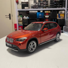 [Kyosho] 1:18 BMW 2012 E84 X1 xDrive28i Orange Model Car Die-Cast