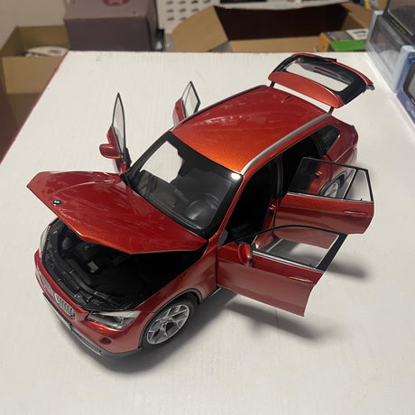 [Kyosho] 1:18 BMW 2012 E84 X1 xDrive28i Orange Model Car Die-Cast