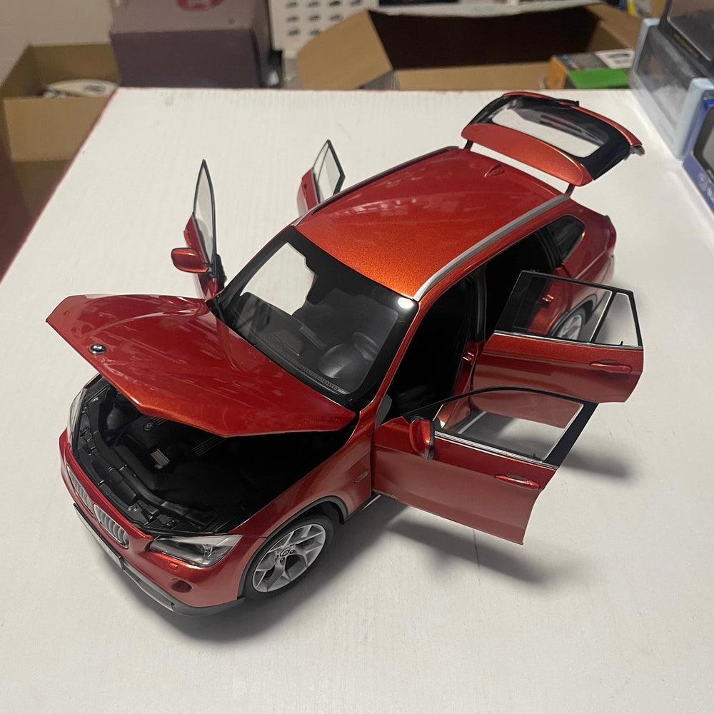 [Kyosho] 1:18 BMW 2012 E84 X1 xDrive28i Orange Model Car Die-Cast