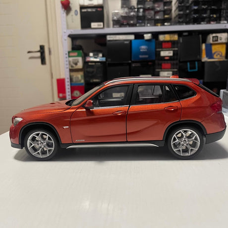 [Kyosho] 1:18 BMW 2012 E84 X1 xDrive28i Orange Model Car Die-Cast