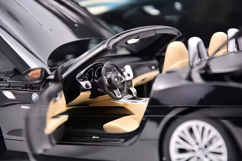 [Kyosho] 1:18 BMW 2014 Z4 sDrive35i E85 Convertible nero modellino di auto Die-Cast