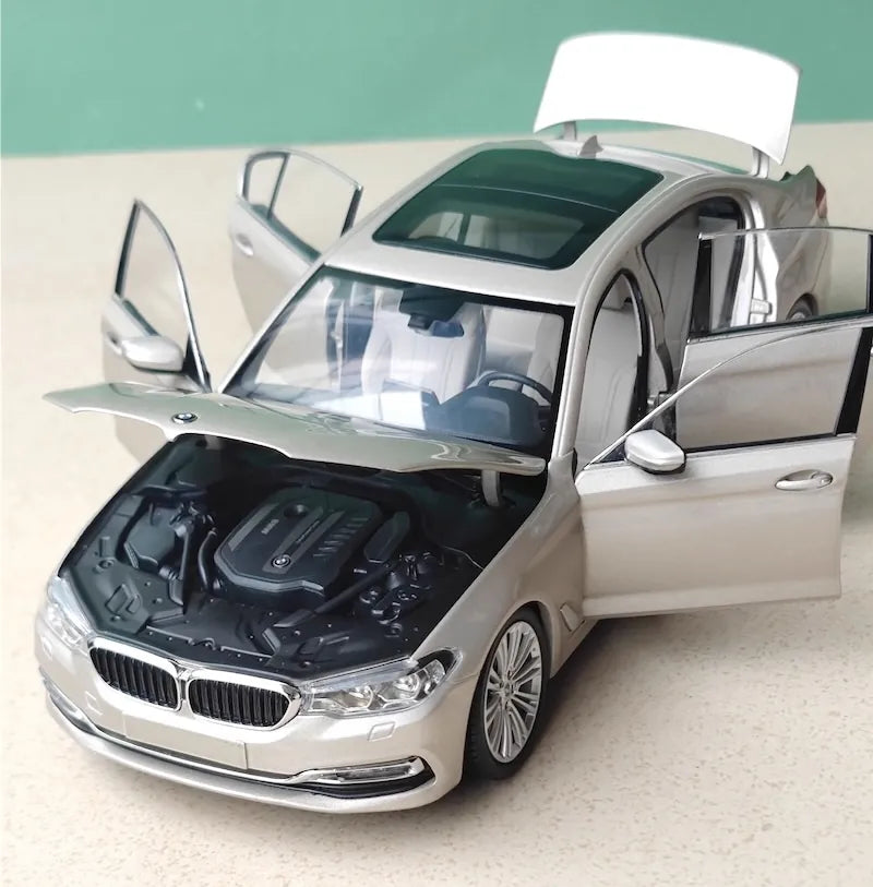 [Kyosho] 1:18 BMW 2017 G30 5 Series Gold Model Car Die-Cast