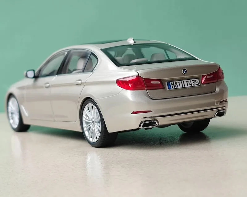 [Kyosho] 1:18 BMW 2017 G30 5 Series Gold Model Car Die-Cast