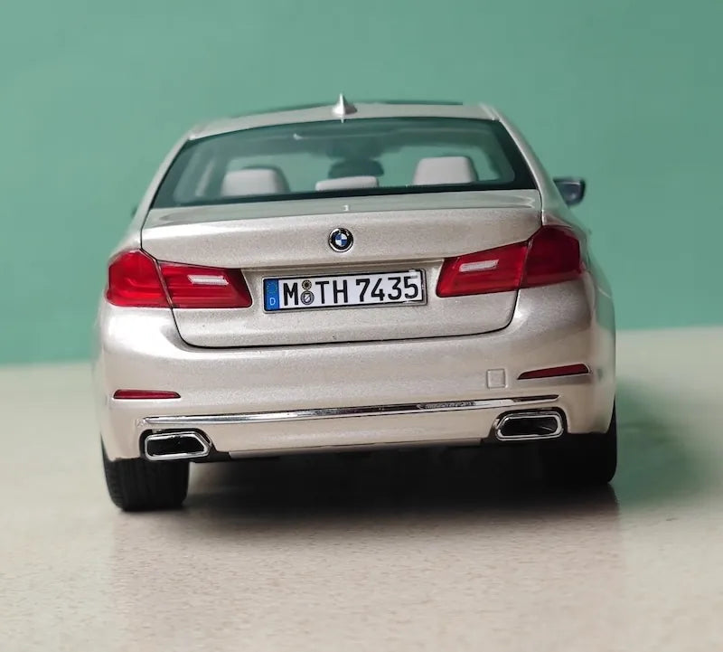 [Kyosho] 1:18 BMW 2017 G30 5 Series Gold Model Car Die-Cast