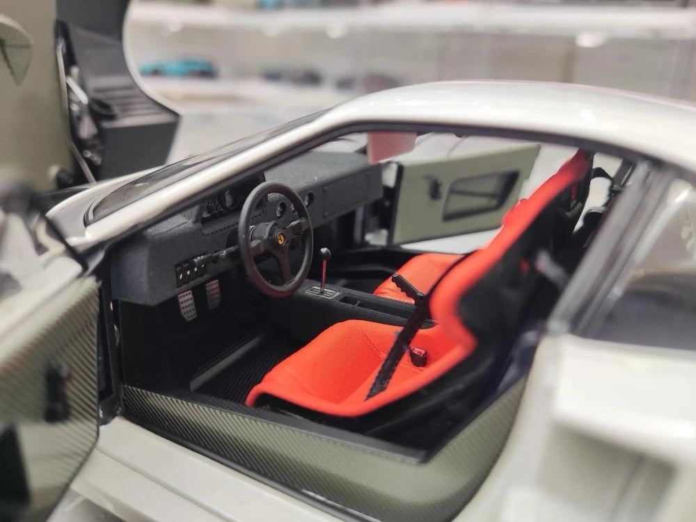 [Kyosho] 1:18 Ferrari 1987 F40 White Model Car Die-Cast