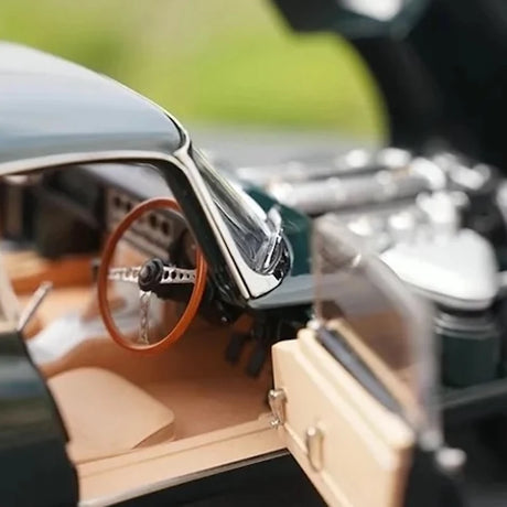 [Kyosho] 1:18 Jaguar 1974 E-Type Green Model Car Die-Cast