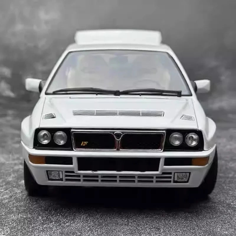 [Kyosho] 1:18 Lancia 1993 Delta HF Integrale Evo II White Model Car Die-Cast