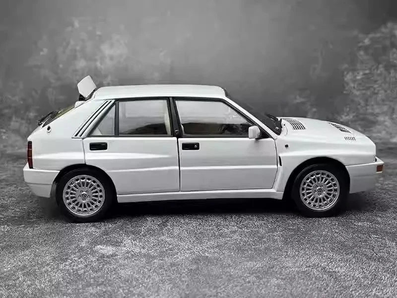 [Kyosho] 1:18 Lancia 1993 Delta HF Integrale Evo II White Model Car Die-Cast