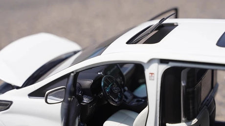[Kyosho] 1:18 Lexus 2020 LM 300h White Model Car Die-Cast