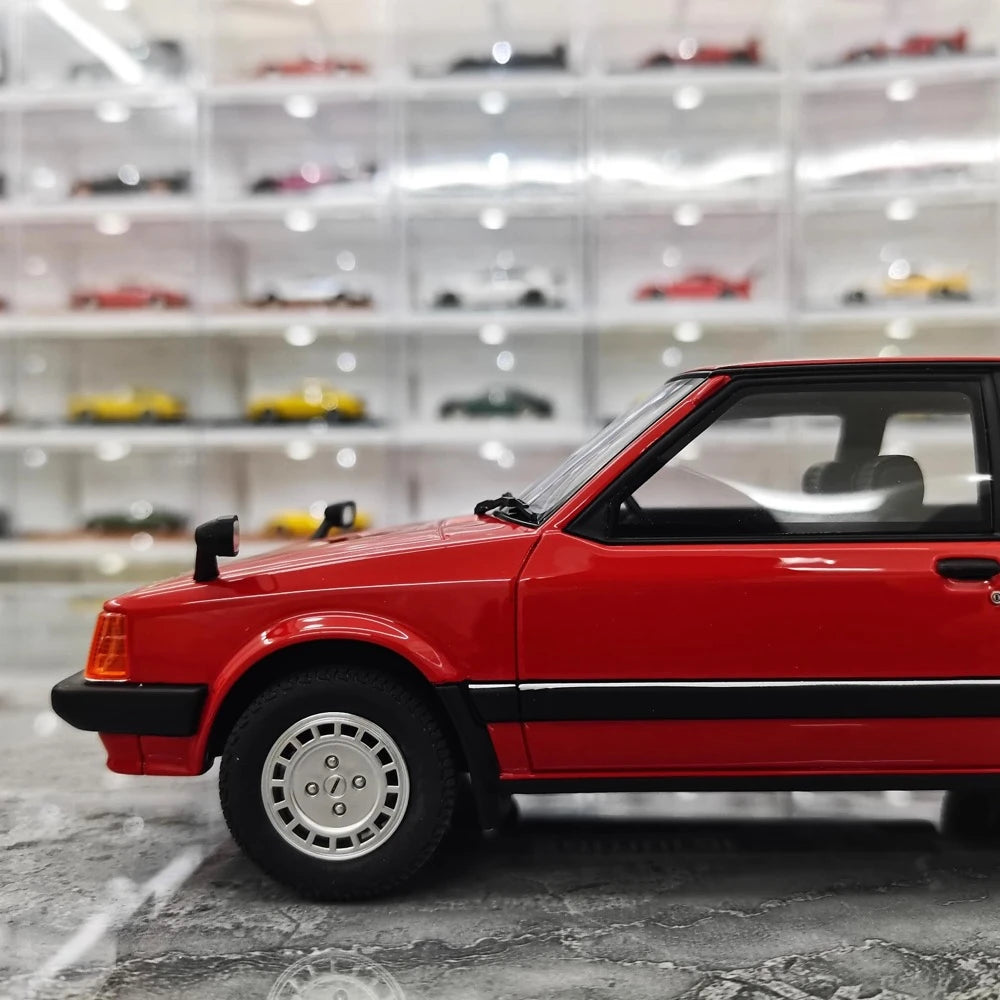 [Kyosho] 1:18 Mazda 1985 Familia XG Red Model Car Die-Cast