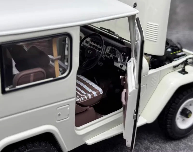 [Kyosho] 1:18 Toyota 1960 Land Cruiser FJ40 White Model Car Die-Cast