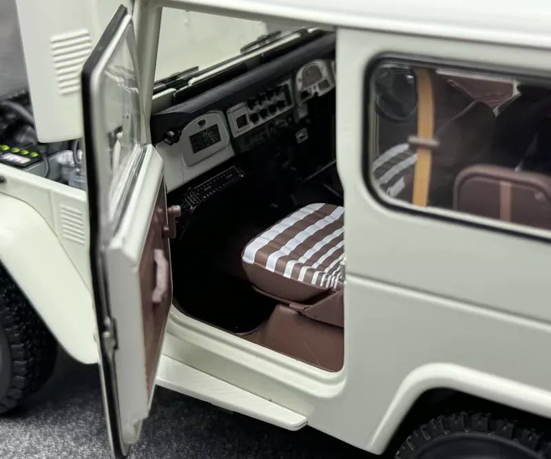 [Kyosho] 1:18 Toyota 1960 Land Cruiser FJ40 White Model Car Die-Cast