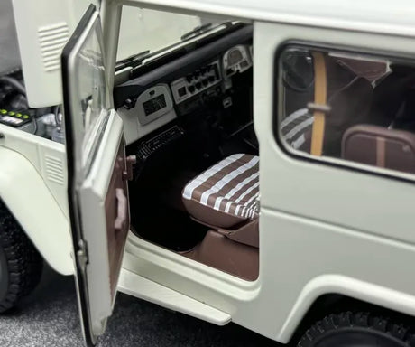 [Kyosho] 1:18 Toyota 1960 Land Cruiser FJ40 White Model Car Die-Cast