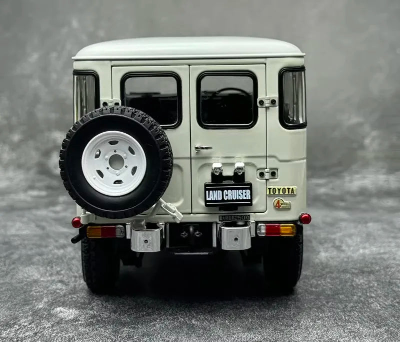 [Kyosho] 1:18 Toyota 1960 Land Cruiser FJ40 White Model Car Die-Cast