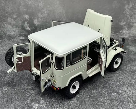 [Kyosho] 1:18 Toyota 1960 Land Cruiser FJ40 White Model Car Die-Cast