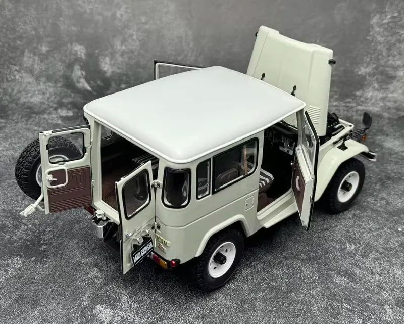 [Kyosho] 1:18 Toyota 1960 Land Cruiser FJ40 White Model Car Die-Cast