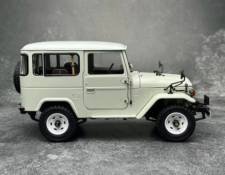 [Kyosho] 1:18 Toyota 1960 Land Cruiser FJ40 White Model Car Die-Cast