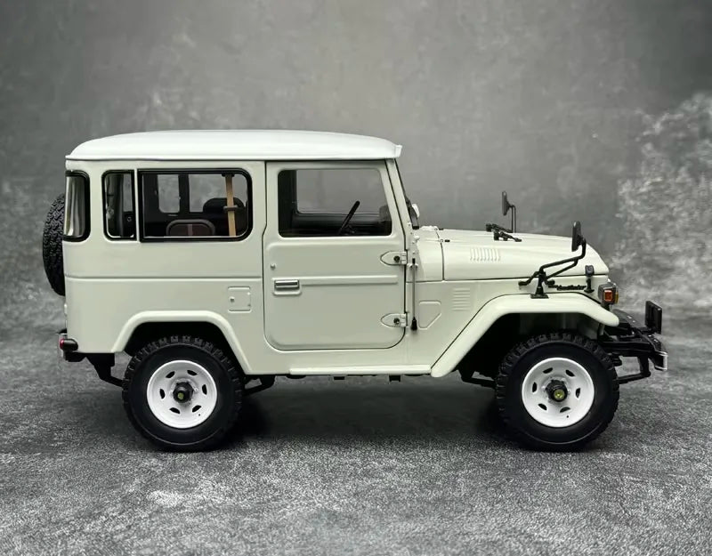 [Kyosho] 1:18 Toyota 1960 Land Cruiser FJ40 White Model Car Die-Cast