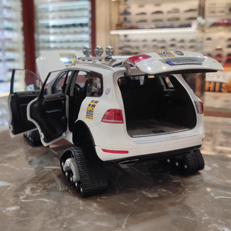 [Kyosho] 1:18 Volkswagen 2010 Touareg Snowareg Sweden Model Car Die-Cast