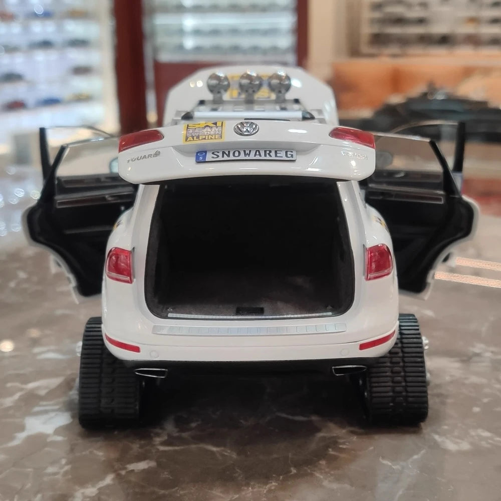 [Kyosho] 1:18 Volkswagen 2010 Touareg Snowareg Sweden モデルカー Die-Cast