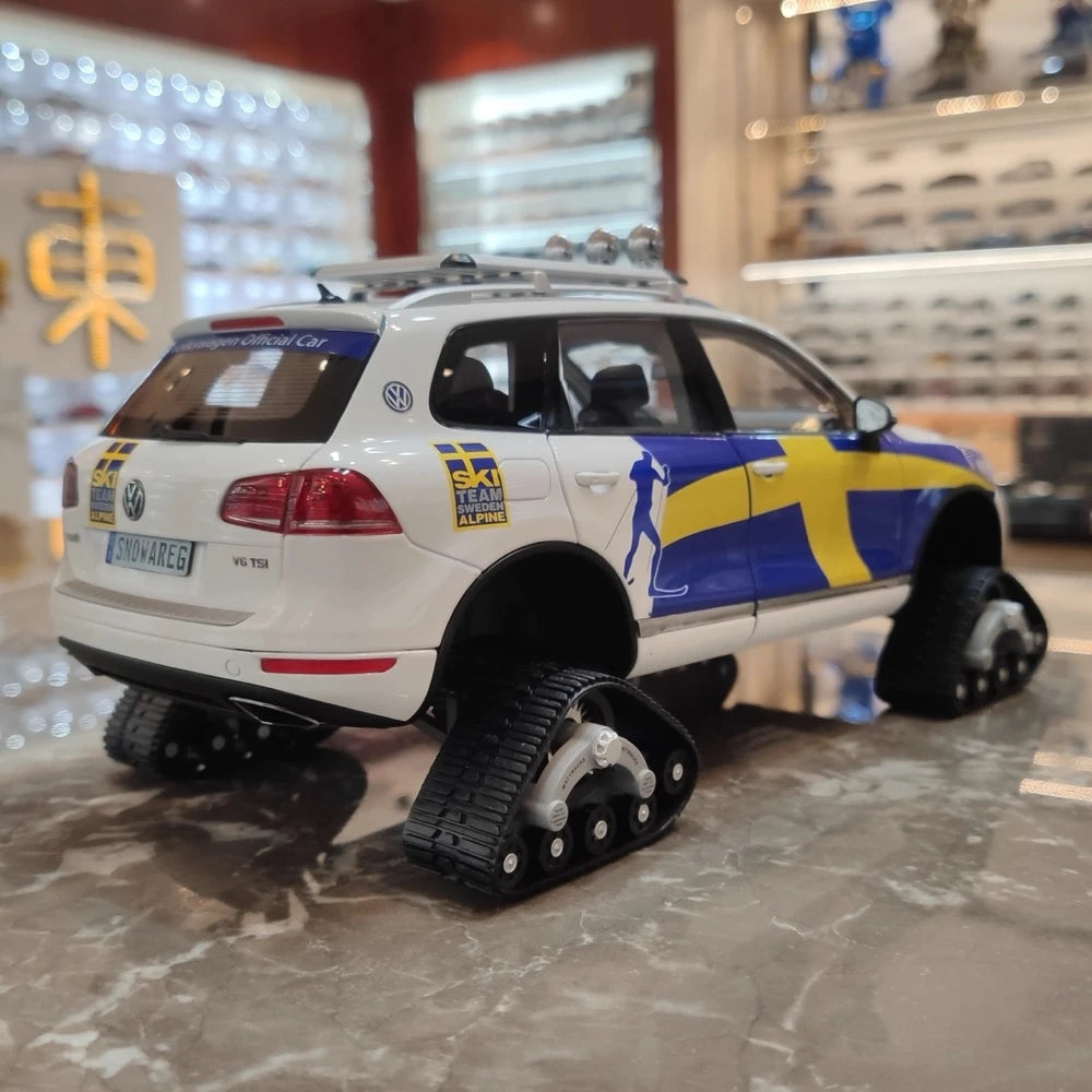 [Kyosho] 1:18 Volkswagen 2010 Touareg Snowareg Sweden モデルカー Die-Cast