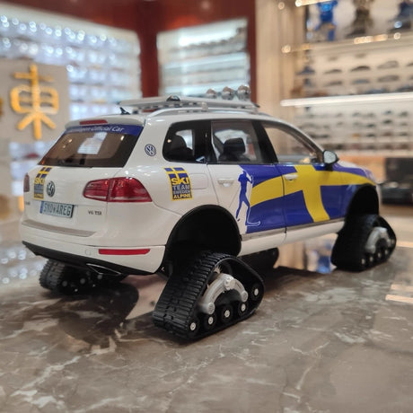 [Kyosho] 1:18 Volkswagen 2010 Touareg Snowareg Sweden Model Car Die-Cast