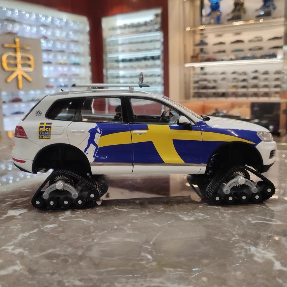 [Kyosho] 1:18 Volkswagen 2010 Touareg Snowareg Sweden Model Car Die-Cast