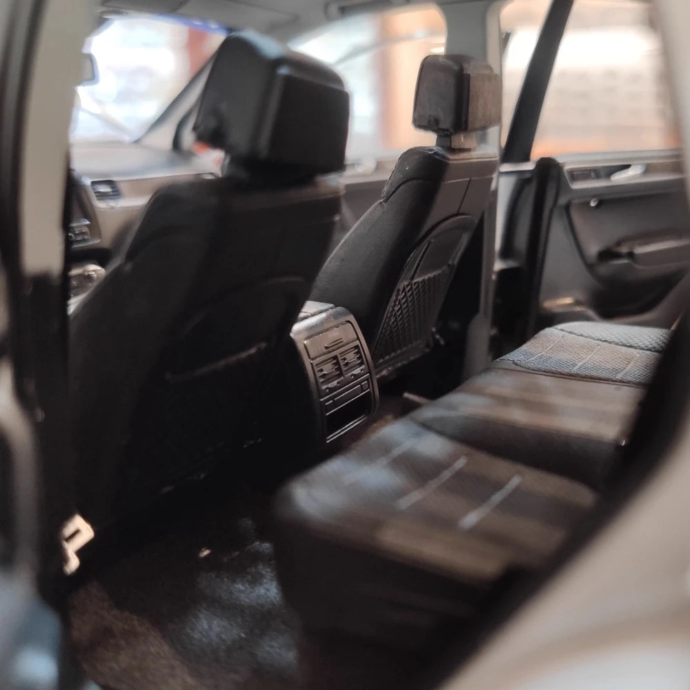 [Kyosho] 1:18 Volkswagen 2010 Touareg Snowareg Sweden モデルカー Die-Cast